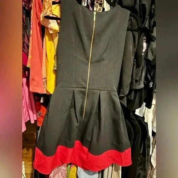 Super Cute NWT Black and Red Block Dress - Picture 2 of 4